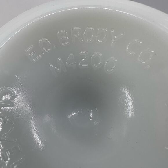 Vintage E.O. Brody Milk Glass Footed Pedestal 6" Scalloped Bowl Vase Compote US - Picture 7 of 9